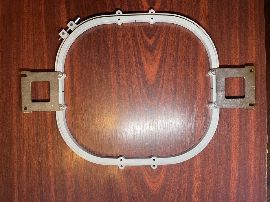 Mașină de brodat industrială Brother BE-1201B-AC – 12 ace + Gherghef șepci