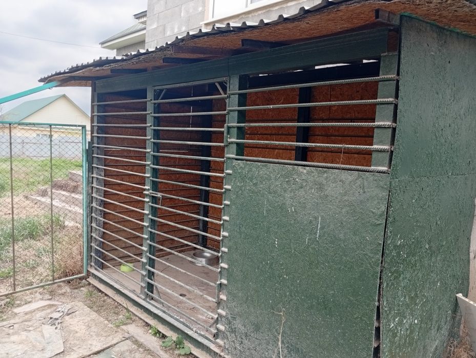 Продам два   Вольера для собаки