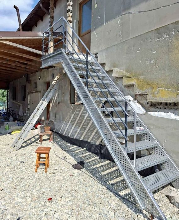 Vând scari zincate exterioare și interioare galvanizate cel mai bun pr