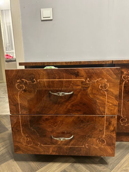 Две тумбы коричневые