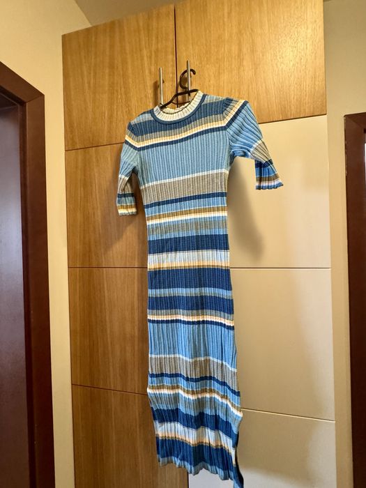 Рокля ,нова ,стои много добре,удобна