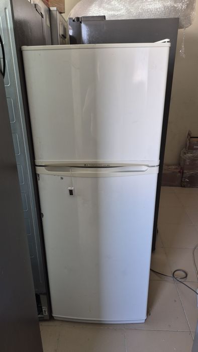 Холодильник б/у продам в отличном состоянии