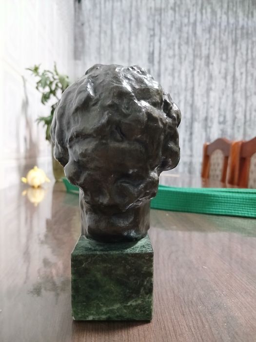 Продою статуэтку Пушкина