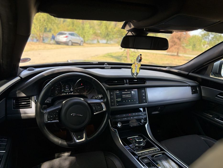 Jaguar XF R Sport
