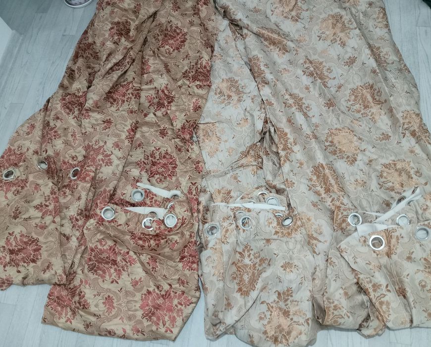 Продам шторы по 2шт