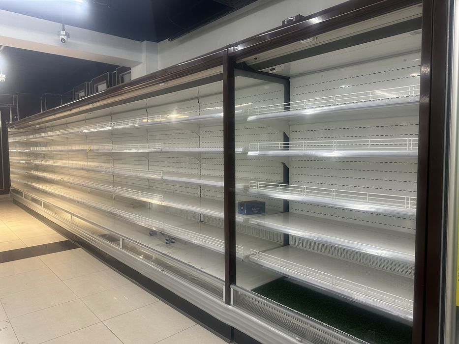 Пристенные холодильные витрины.