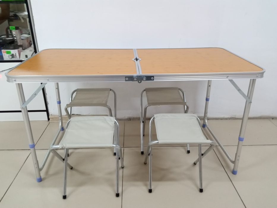 Стол со стульями для пикника