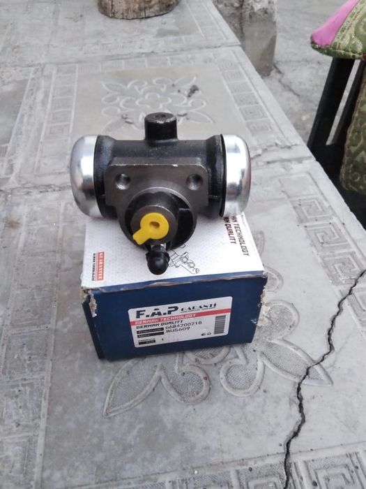 Продам  тормозной рабочий задний цилиндр на Мерседес  609