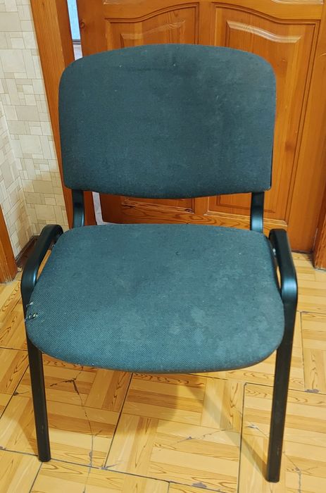 Стулья  офисные черные