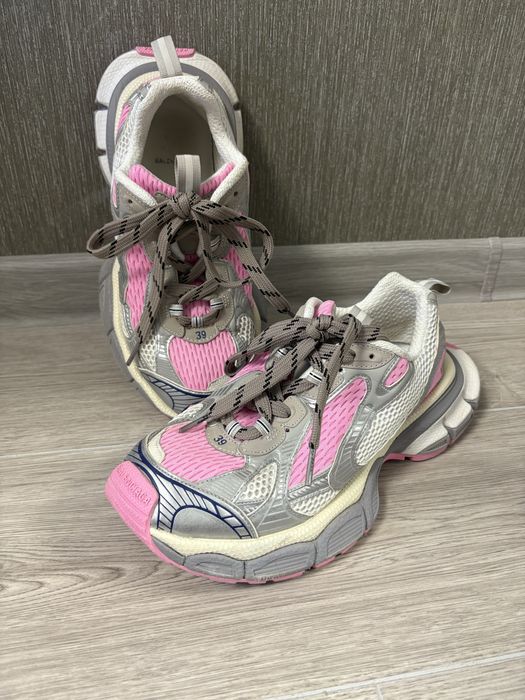 Продам кроссовки