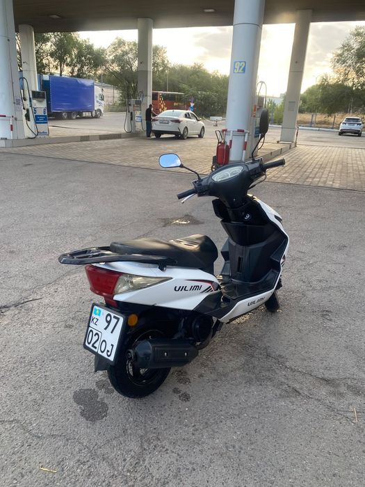 Продам мопед скутер