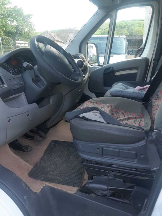 Peugeot Boxer. Ford tranzit
