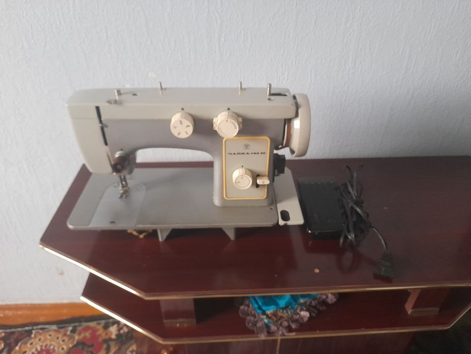 Продаётся шв. машинка ПМЗ и Чайка 142М
