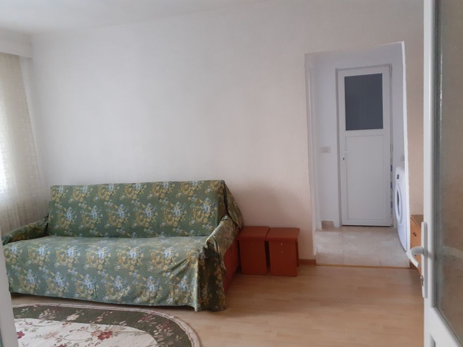 Închiriez apartament cu 2 camere