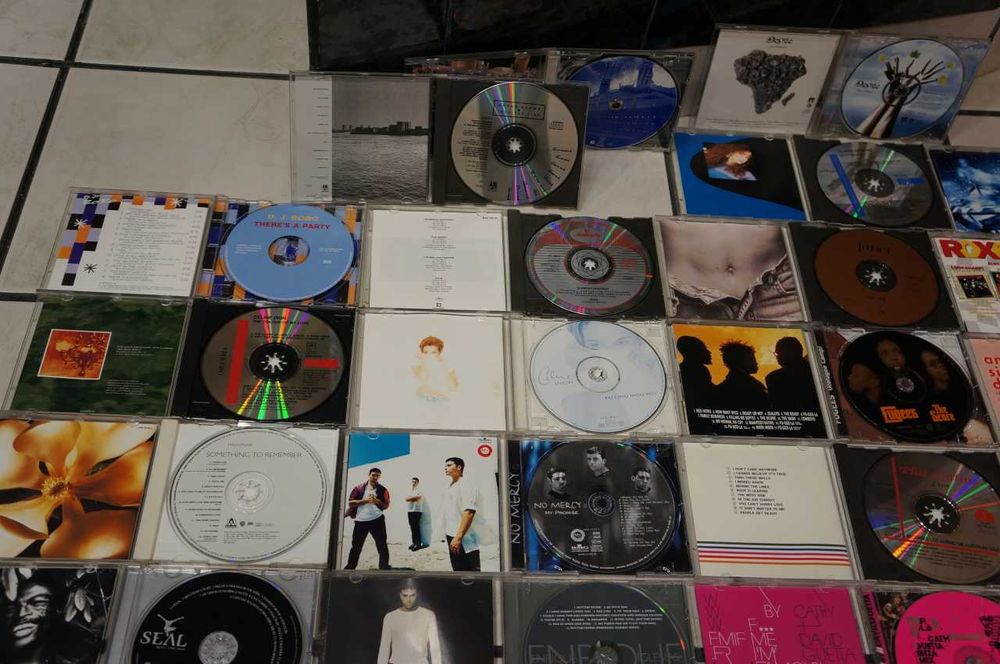 Оригинални използвани компакт дискове