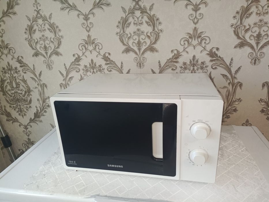 Продам микроволновку Мидеа 18000