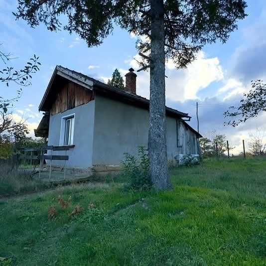 Вила с двор 3 дка ,Севлиевски лозя