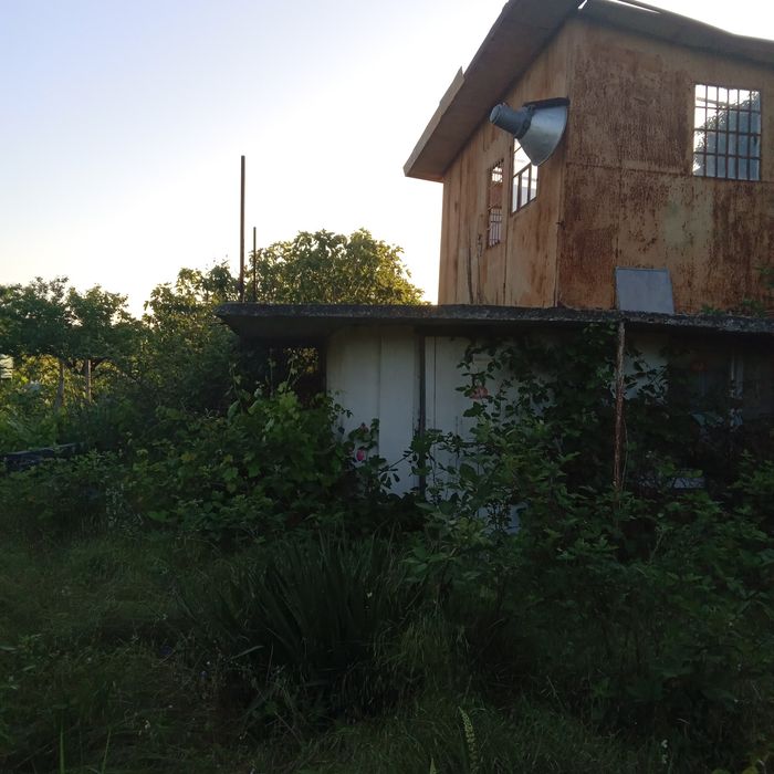 Продавам дворно място 600 кв.м.Местност Черешова градина