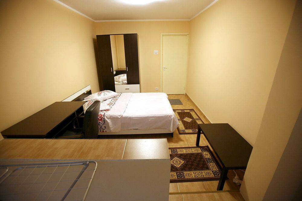 Apartament  3  camere de inchiriat , zona Drumul Taberei -Raul Doamnei suprafata utila 61 m, bloc 4 etaje