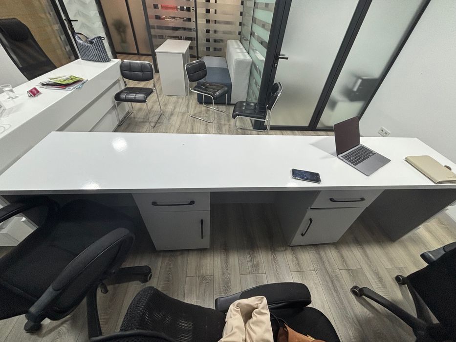 Продам стол офисный