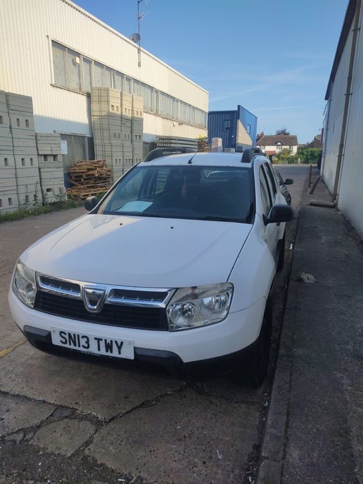 Dezmembrez Dacia Duster
