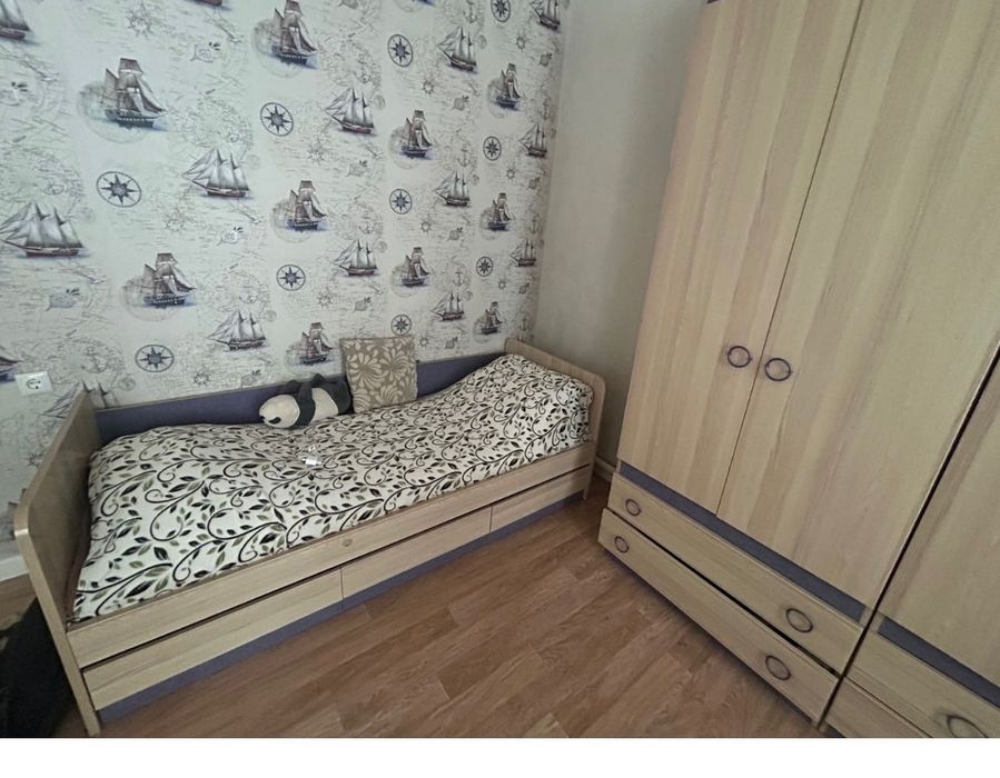 Шкаф, стол  и кровать