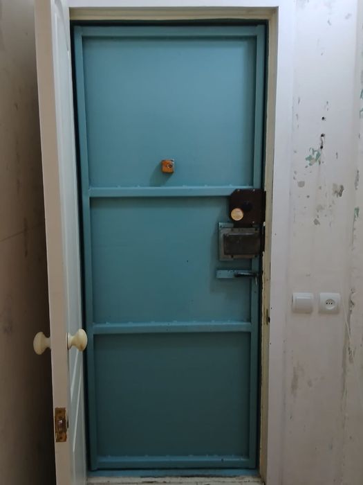 Продам входную дверь