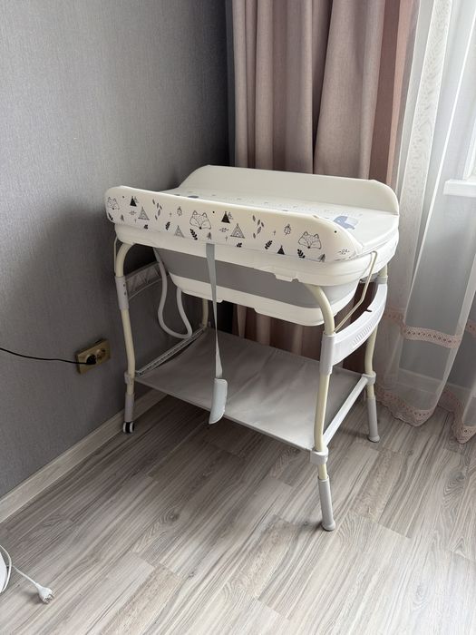 Ванночка с подставкой и пеленальным столиком
