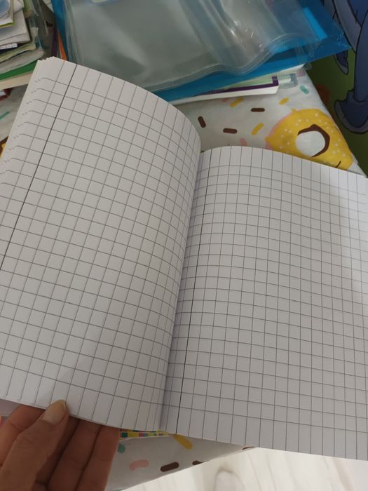 Тетрадки с големи квадратчета