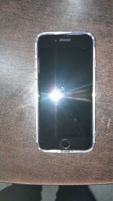 iphone SE Red product 64gb !!Перфектен!!