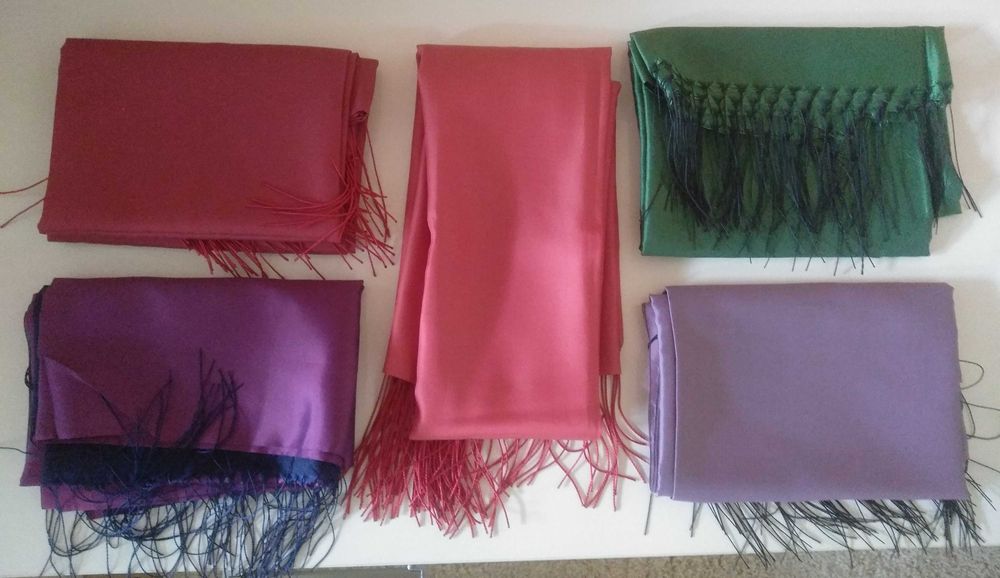Дамски шалове с ресни сатен