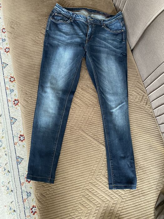 Продам женские джинсы