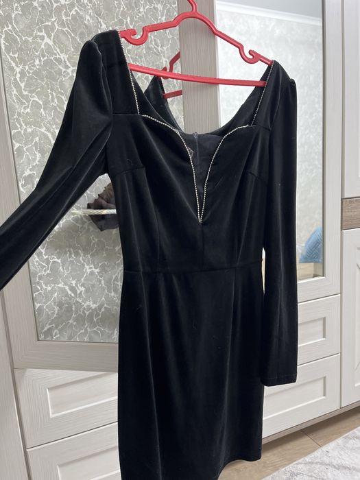 продам маленькое черное платье