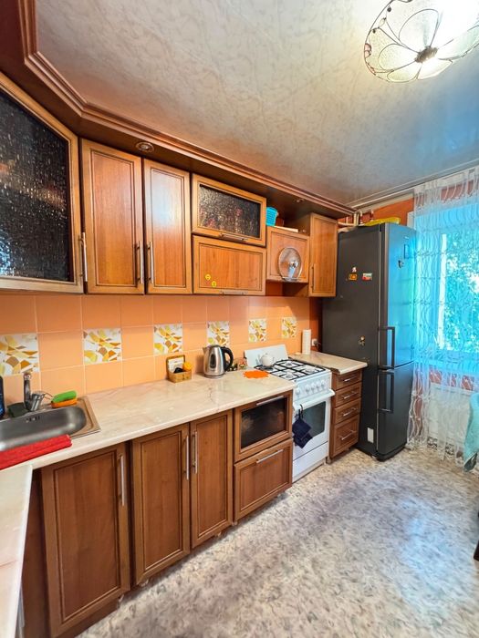 Продам 3 ком квартиру 2/5 новой планировки р-он 1 гимназии