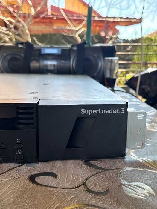 Quantum SuperLoader3 L700  sistem de stocare pe bandă