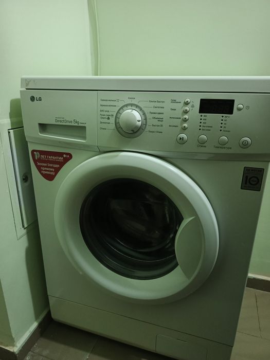 Продам стиральную машину все работает все функционирует