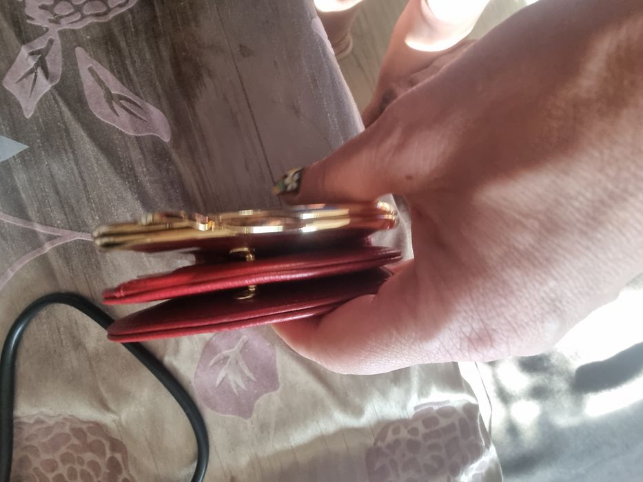 Червен дамски портфейл