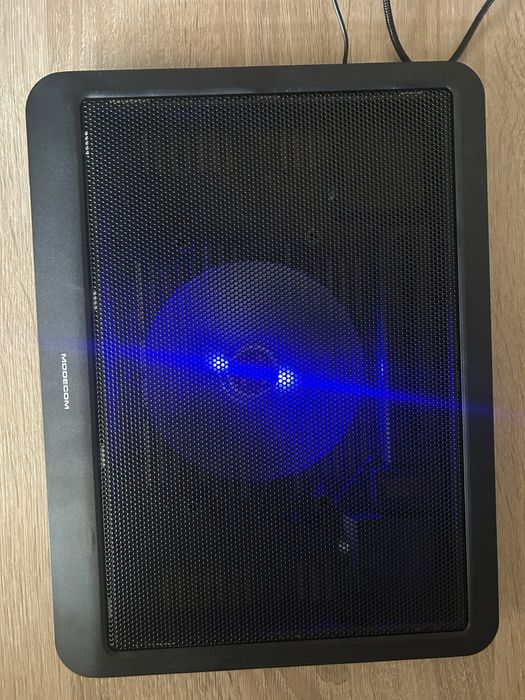 Охлаждаща поставка за лаптоп Modecom с вентилатор