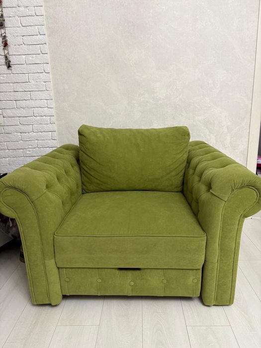 Продам диван и одно кресло