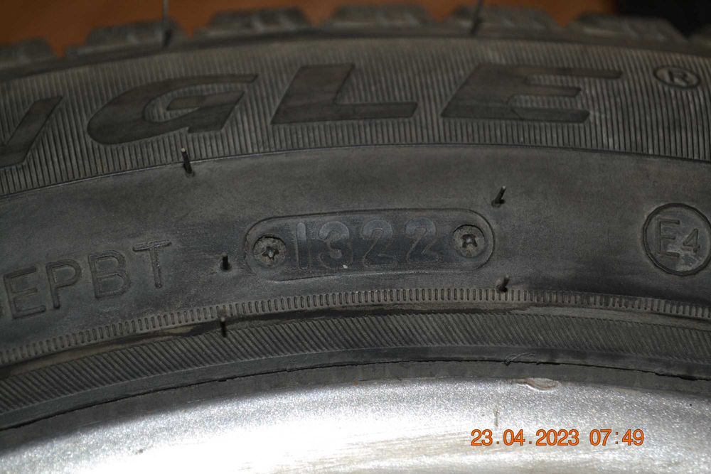 Продам зимние шипованные шины