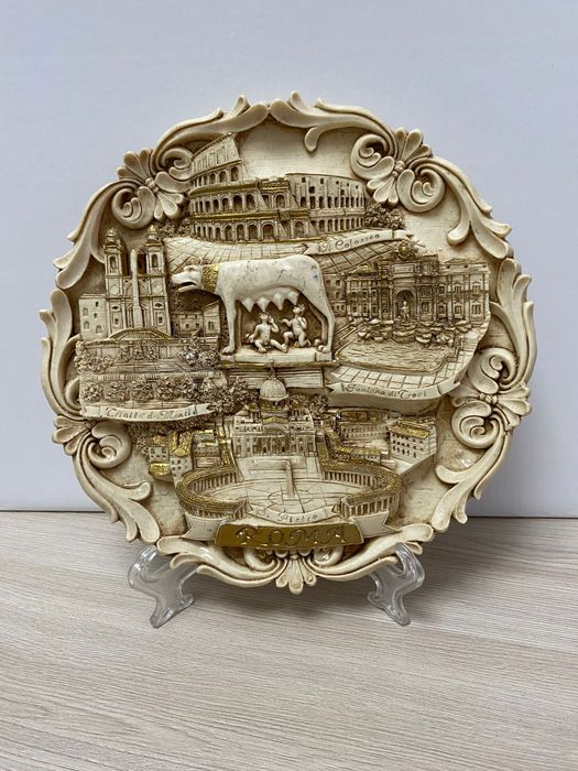 Продажа сувенирных оарелок