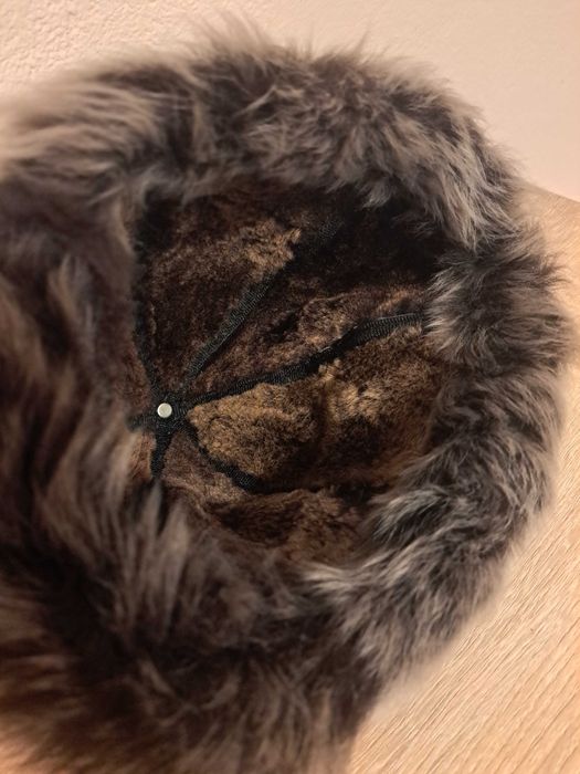 Дамска кожена шапка