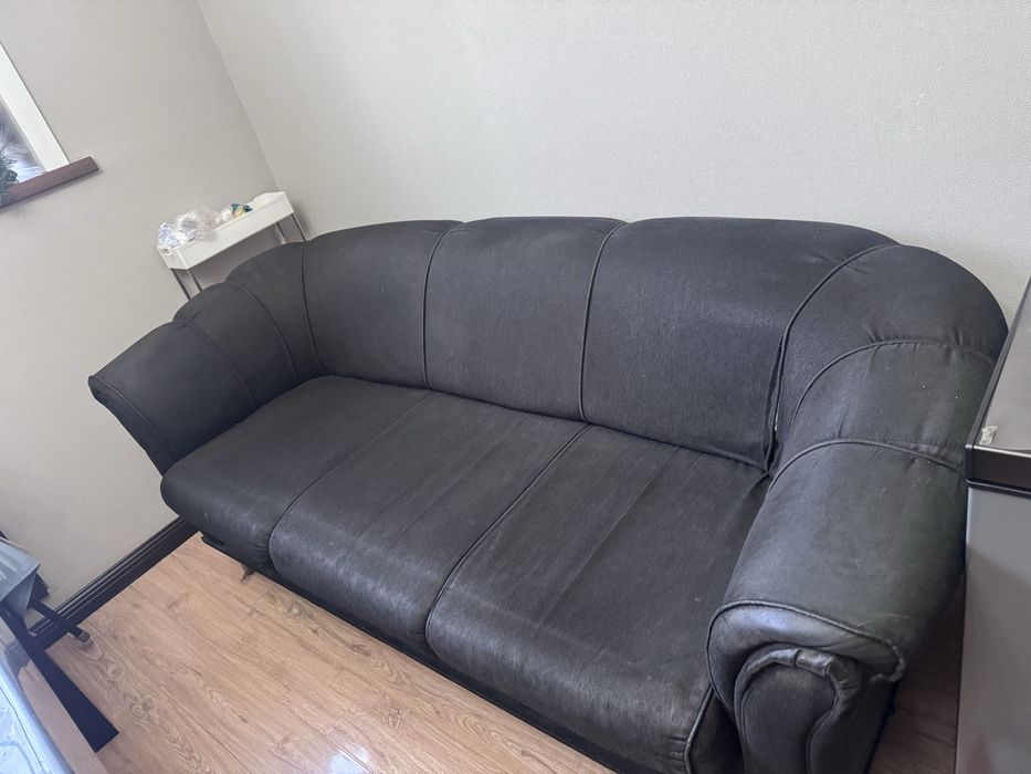 Диван черный б/у