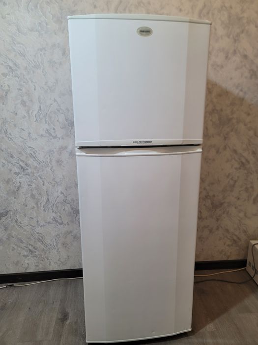 Холодильник  "SAMSUNG"