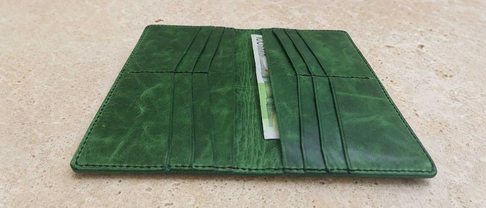 Portofel din piele lucrat manual