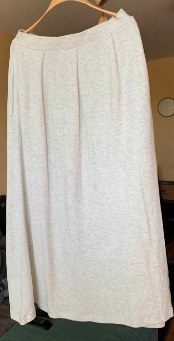 Страхотна, свободна памучна пола на Бенетон