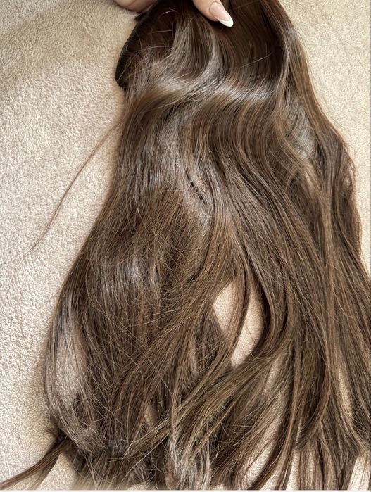 Екстеншъни от diverso hair в кафяв цвят.