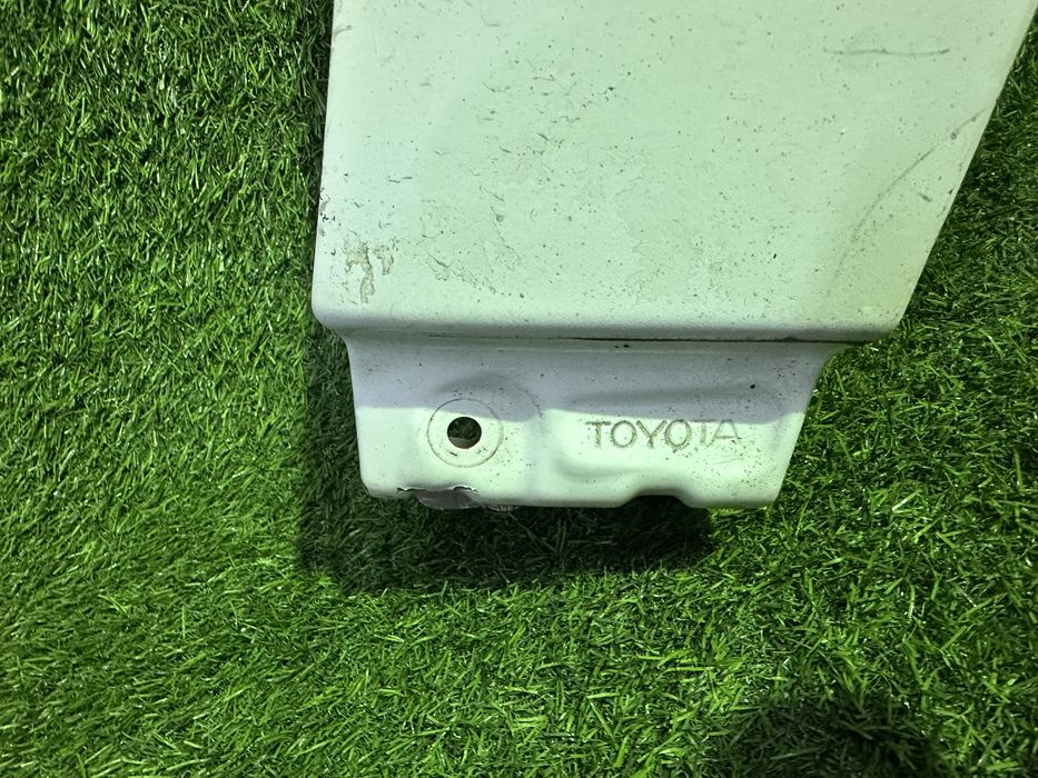 Крыло переднее правое TLC 200