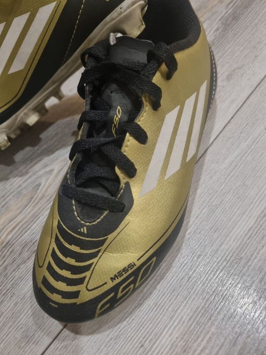 Бутонки за момче