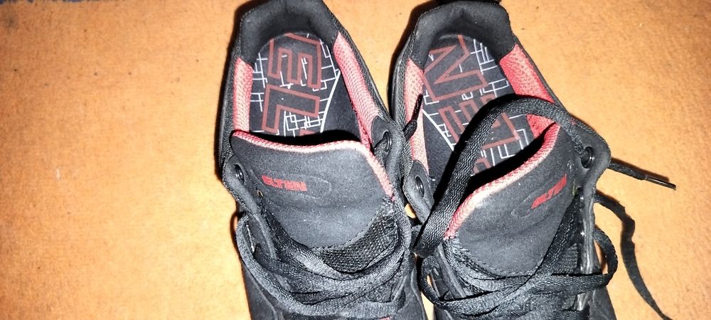 Adidasi protectie elten